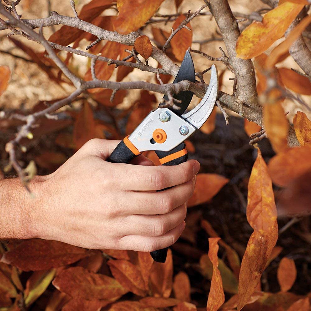 Fiskars Bypass Pruning Shears Garden Tool with Steel Blade